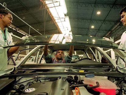 Los grandes fabricantes de automóviles abandonan sus actividades en el mercado brasileño.