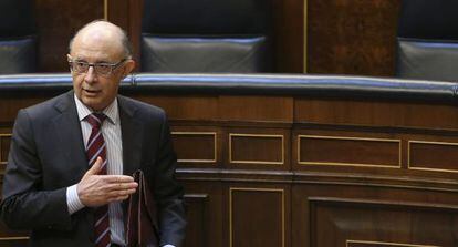 El ministro de Hacienda, Crist&oacute;bal Montoro, en el Congreso. 