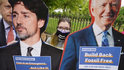 Imágenes Trudeau y Biden durante una protesta contra el cambio climático celebrada un día antes de la cumbre climática virtual celebrada en Washington el 21 de abril de 2021