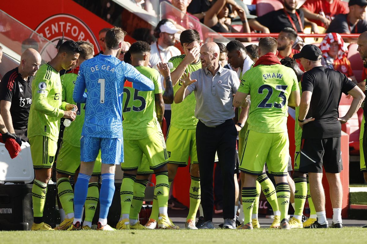  Manchester United's players and coach Erik ten Hag look dejected after a poor performance during the 2021-22 season.