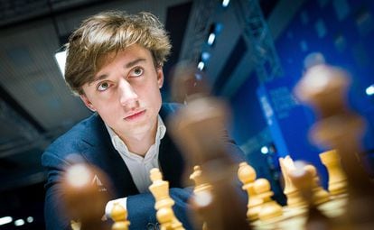 Danil Dúbov, durante una de las partidas del torneo Tata Steel, que se celebra en Wijk aan Zee (Países Bajos)