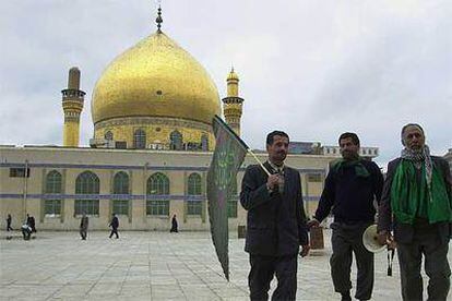 La cúpula dorada, del templo del imán Alí Al-Hadi, antes de la explosión.