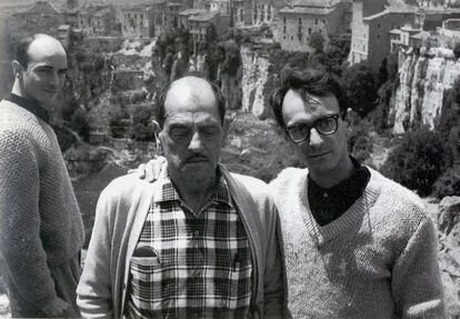 Luis Bu&ntilde;uel y Carlos Saura en Cuenca en 1960. En segundo plano, Antonio Saura, hermano del cineasta.