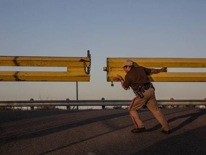 Puerta hacia el parque de Anzaldúas, Texas (Estados Unidos).