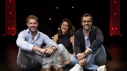 De izquierda a derecha, Rafael González, María González y Manuel González, en la pista de 'Rock Circus', en IFEMA, el pasado 13 de noviembre.