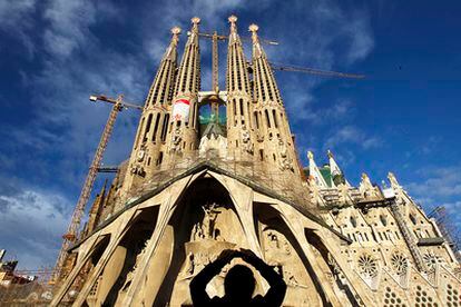 El recorrido urbano del Papa por Barcelona es de 3.5 kilómetros. La cifra que baraja el consistorio de personas que salgan a la calle es de unas 400.000 personas, parecida a la que se registró cuando el Tour de Francia tuvo una etapa en Barcelona.