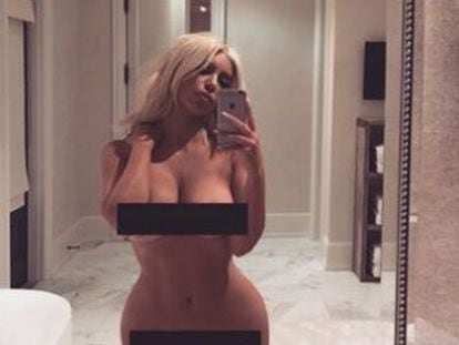 Kim Kardashian posa desnuda en una foto de Instagram.