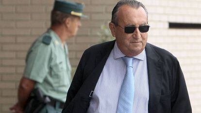 Carlos Fabra a su salida de la Audiencia Provincial de Castellón, el año pasado.