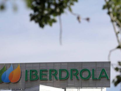 El logo de Iberdrola en su sede de Madrid. 