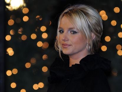 Britney Spears graba su aparición para la ceremonia de iluminación del centro Rockefeller, en Nueva York.