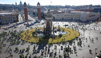 Els taxites ocupen la plaça d'Espanya aquest dimarts.