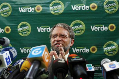 El candidato a la presidencia de Colombia por el Partido Verde, Antanas Mockus, durante una conferencia de prensa ayer en Bogotá.