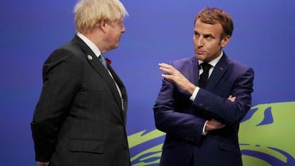 Boris Johnson (izquierda) y Emmanuel Macron, en Glasgow el pasado 1 de noviembre.