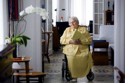 Carmen Balcells en su casa en 2009.