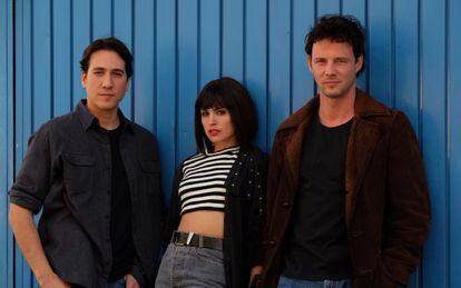 Alberto Ammann, Verónica Echegui y Eloy Azorín, en 'Apaches'.