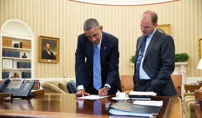 Obama y Ben Rhodes, en el despacho Oval en septiembre de 2014 .