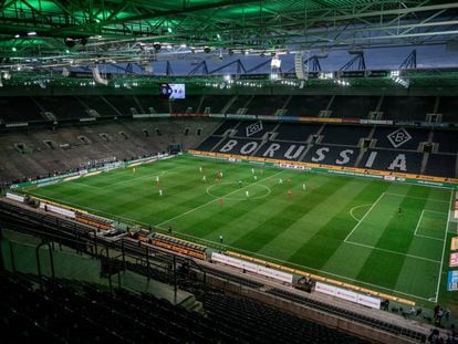 Encuentro a puerta cerrada en el estadio del Borussia Mönchengladbach el pasado 11 de marzo. 