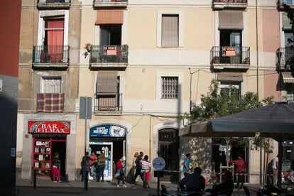 La calle Robadors, ayer.  