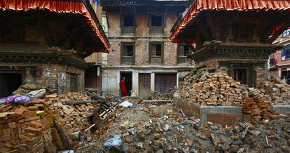 En Bhaktapur esperan el fin de las lluvias y los fondos internacionales para iniciar la reconstrucción de sus viviendas.