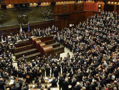 Los senadores, diputados y representantes regionales, en el Parlamento italiano.
