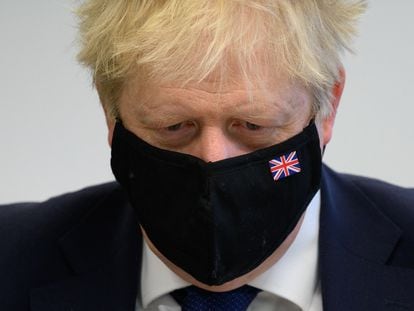 Boris Johnson, el 10 de enero durante una visita a un colegio de Uxbridge, al noroeste de Londres.