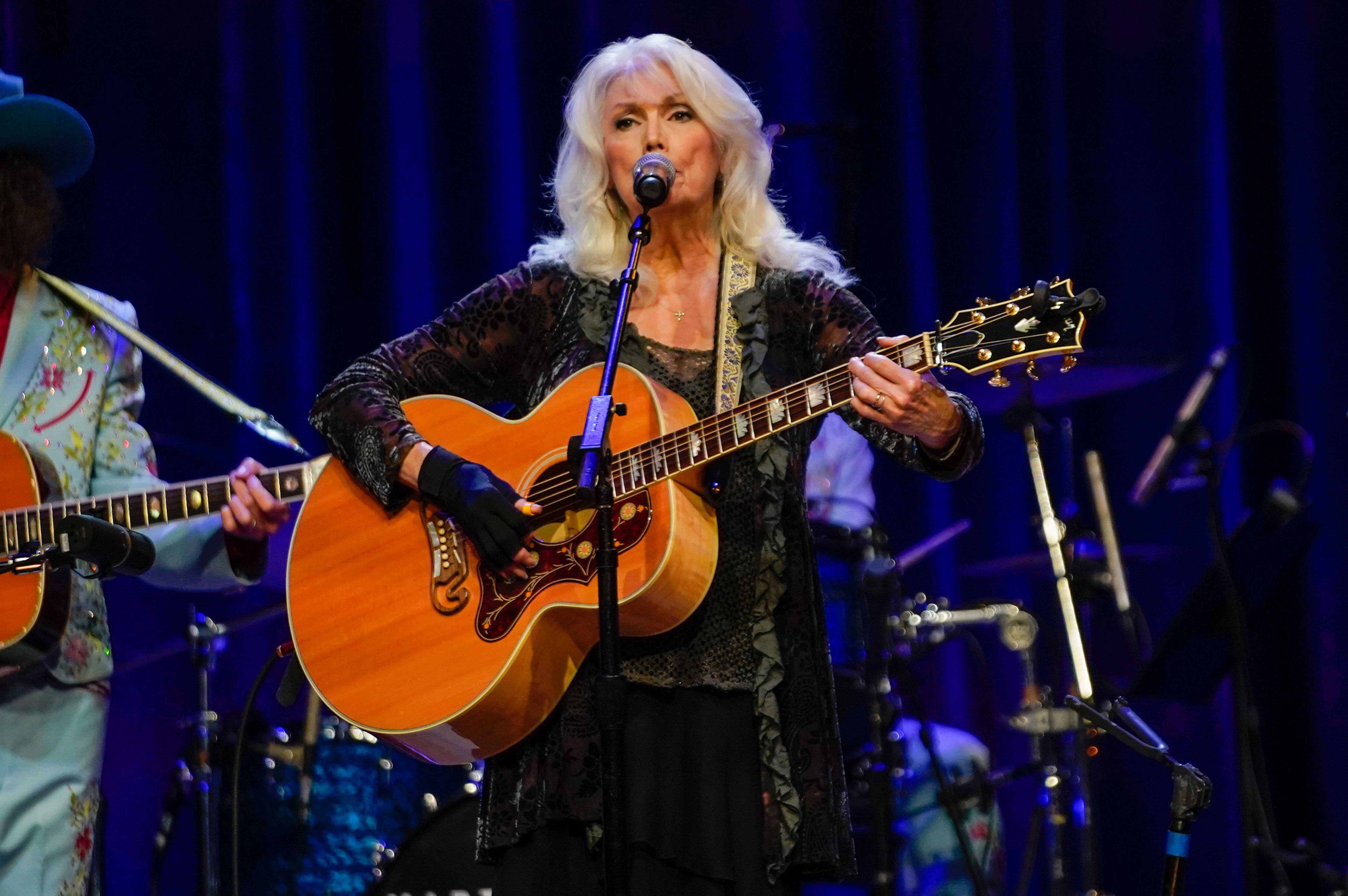 Emmylou Harris el pasado 22 de junio en un concierto en Nashville, Tennessee. 