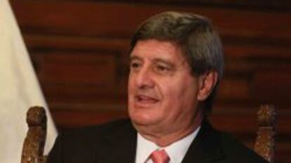 Raúl Diez Canseco, ex vicepresidente de Perú, durante un momento de la entrevista.