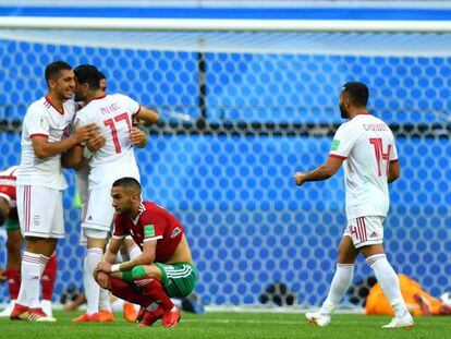 Los jugadores de Irán celebran el gol.