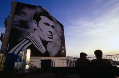 Un mural del futbolista Zinedine Zidane en su ciudad natal, Marsella.