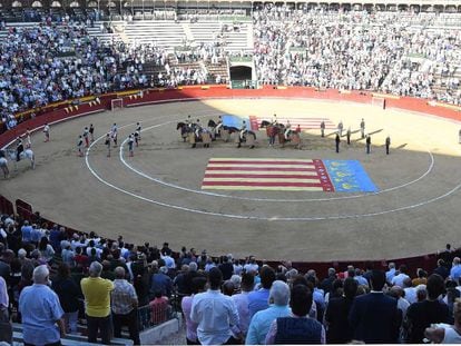 Paseíllo en la plaza de toros de Valencia.