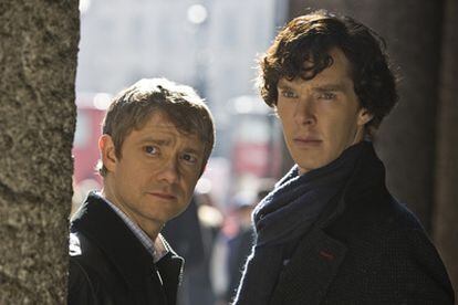 Martin Freeman (izquierda) y Benedict Cumberbatch, en <i>Sherlock. </i>