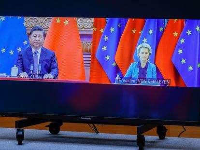 El presidente chino, Xi Jinping, y la presidente de la Comisión Europea, Ursula von der Leyen, este viernes durante la cumbre virtual UE-China.