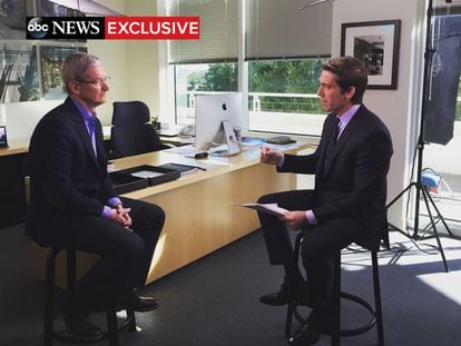 Tim Cook durante la entrevista en ABC News.  