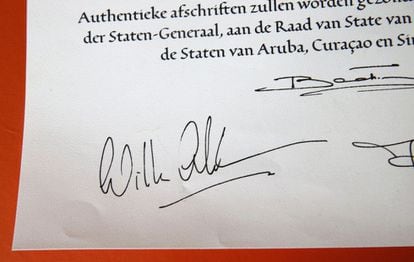 La firma del rey del nuevo rey de Holanda, Guillermo-Alejandro.