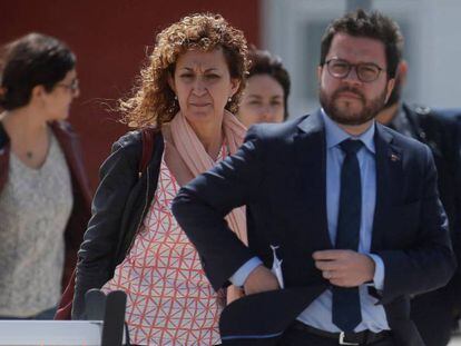 Pere Aragonés y Ester Capella, a la salida de la cárcel de Estremera, tras visitar a sus antecesores Oriol Junqueras y Raül Romeva.