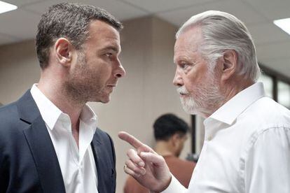 Liev Schreiber y Jon Voight en una imagen de la segunda temporada de 'Ray Donovan'.