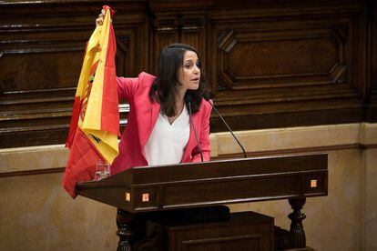 Inés Arrimadas el pasado 3 de octubre en el atril del Parlament.