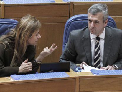 La conselleira de Facenda, Marta Curr&aacute;s y el de Presidencia, Alfonso Rueda.