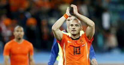 Wesley Sneijder celebra el paso de su selección a cuartos de final tras haber derrotado a Eslovaquia.