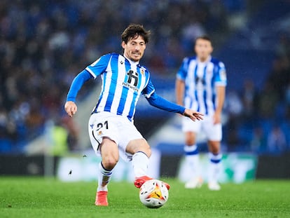 David Silva durante un partido con la Real Sociedad.