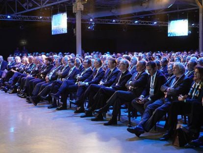 Los empresarios y asistentes en el acto celebrado en Elche por el Corredor Mediterráneo.