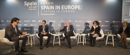 José Ignacio Torreblanca, Ignacio Faus, Joaquin Almunia, Ana Palacio y Verónica Pascual, este martes en Bruselas.