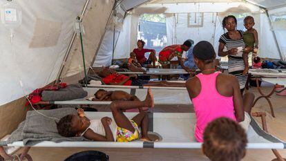Niños con síntomas de cólera en una clínica en Puerto Príncipe, capital de Haití, a finales de noviembre.