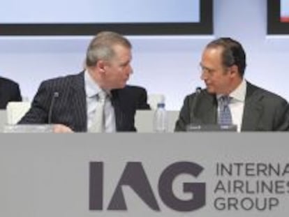 Willie Walsh, consejero delegado de IAG, y Antonio V&aacute;zquez, presidente de IAG