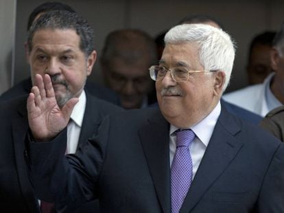 El presidente palestino, Mahmud Abbas, a su salida del hospital en Ramala.