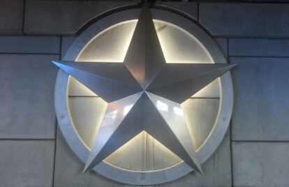 La Estrella Solitaria decora cada cruce