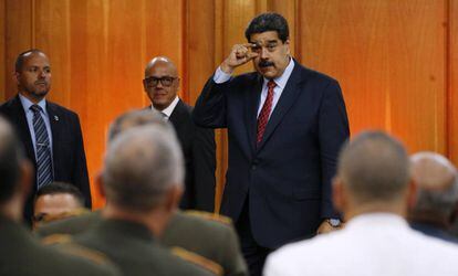 Nicolas Maduro habla frente a la cúpula militar de Venezuela, este viernes en Caracas.