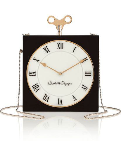 Charlotte Olympia se inspira este otoño en los relojes para sus bolsos. (c.p.v.)