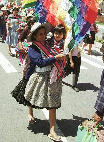 Una marcha de indígenas bolivianos para reclamar reivindicaciones sociales y económicas. / la razón