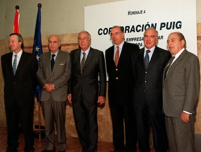 Los cuatro hermanos Puig Planas, Antonio, José María, Enrique y Mariano, segunda generación de la familia, en un homenaje recibido en  1998 junto al entonces ministro de Industria, Josep Piqué, y el expresidente de la Generalitat, Jordi Pujol.
